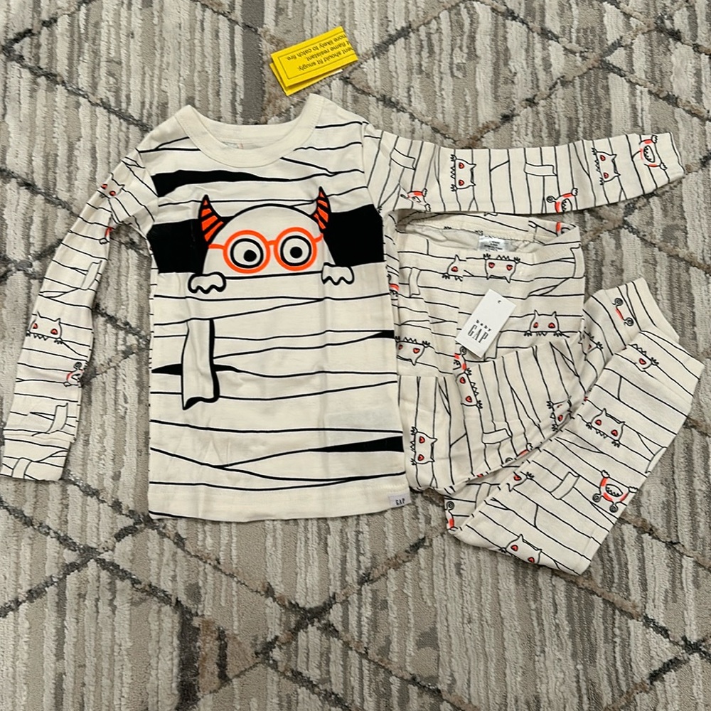 Brand new Gap mummy Halloween pajamas